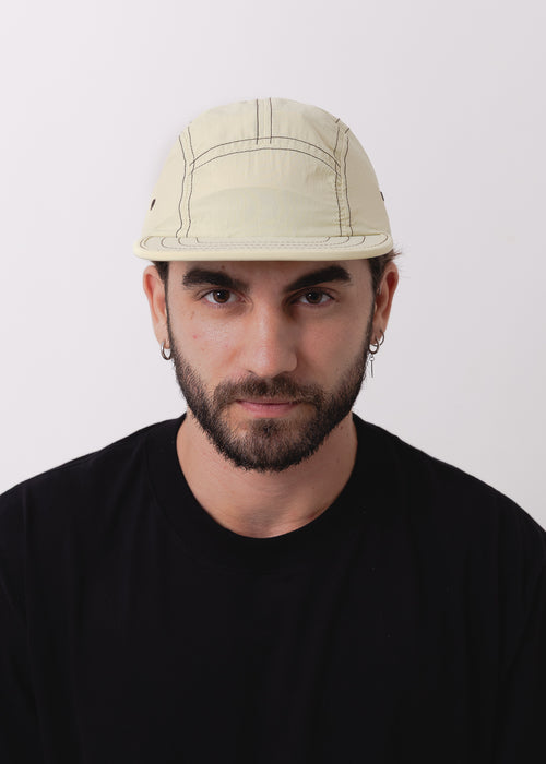 Boné Five Panel Bege com Linha Marrom
