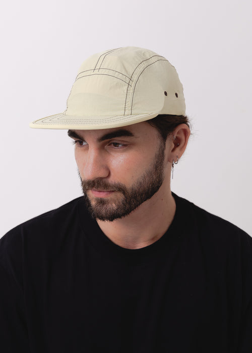 Boné Five Panel Bege com Linha Marrom