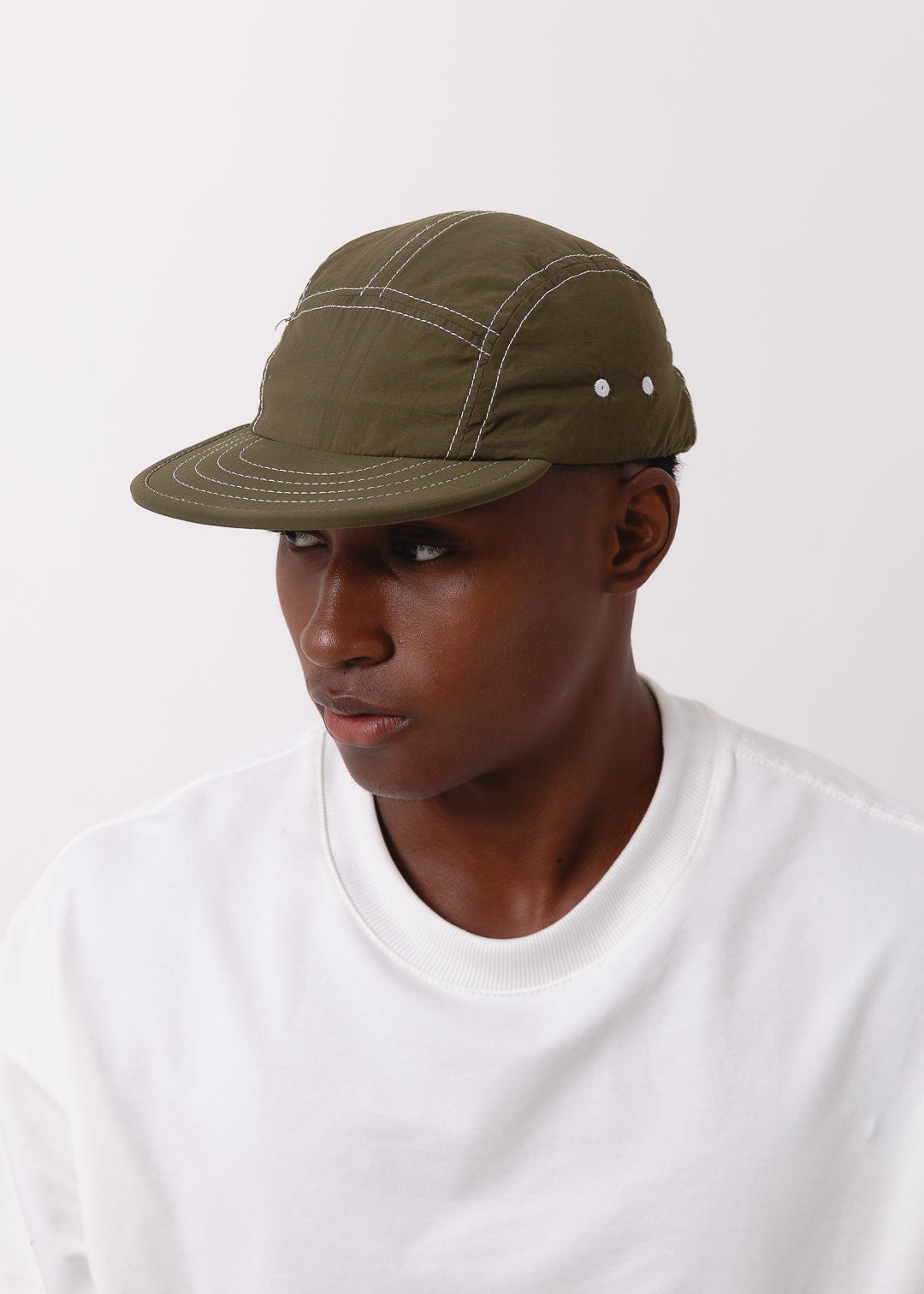 Boné Five Panel Streetwear Verde com Linha Branca