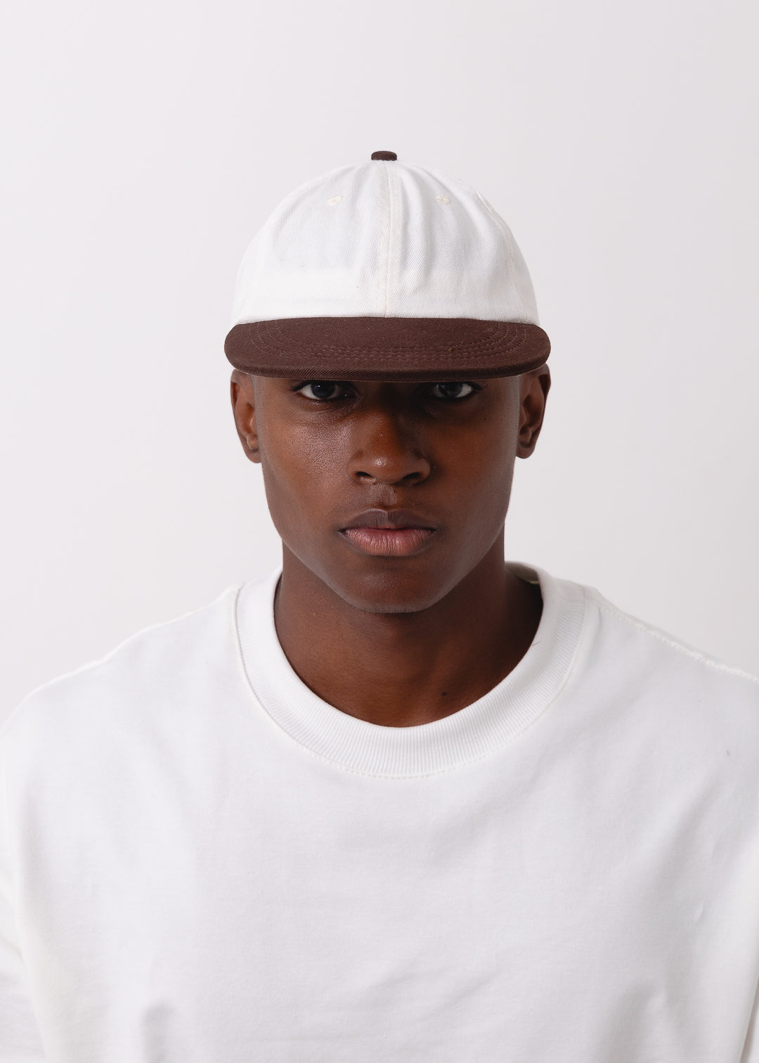 Boné Six Panel Off com Marrom