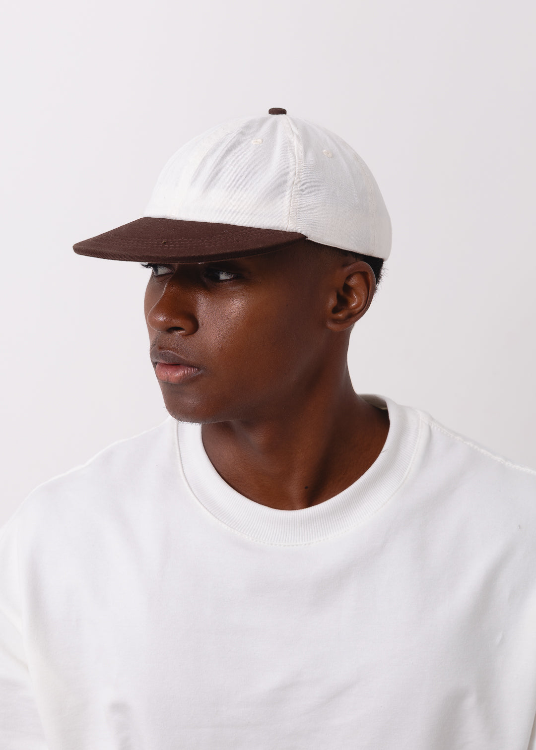 Boné Six Panel Off com Marrom