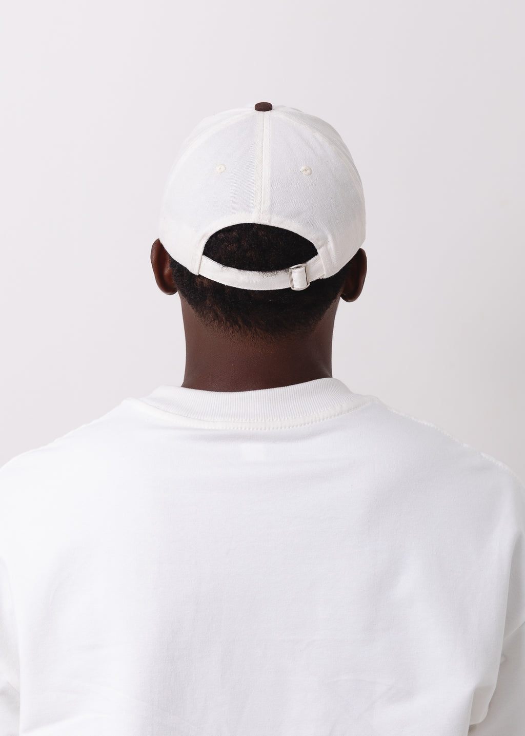 Boné Six Panel Off com Marrom
